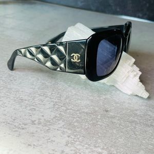 CHANEL 5019 Quilted Wide Arm Vintage Sunglasses Black Gold CC Logo NO Case Flaws